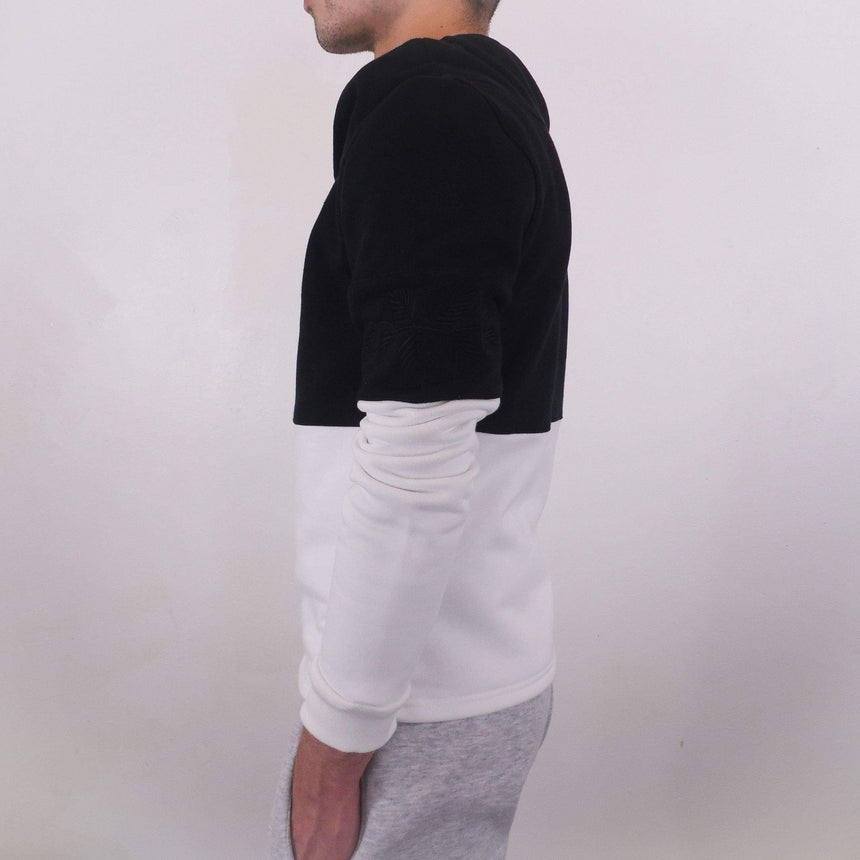 BLACK AND WHITE PULLOVER SIDE