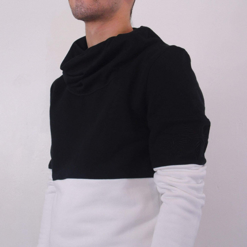 BLACK AND WHITE PULLOVER FRONT