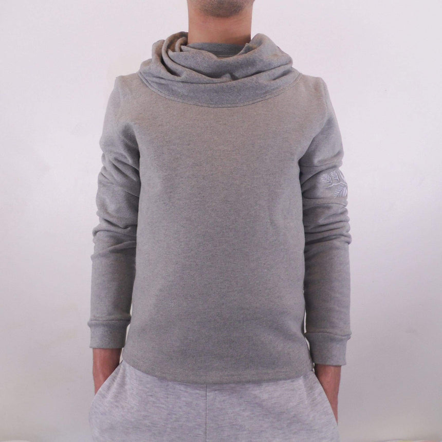 GREY PULLOVER FRONT