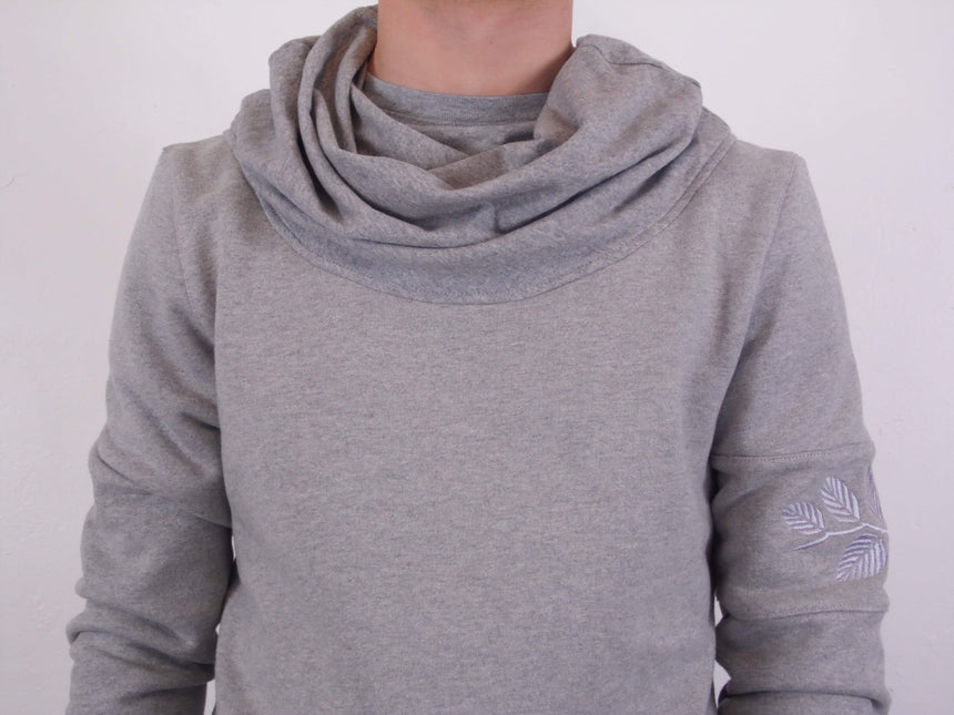 GREY PULLOVER SCARF